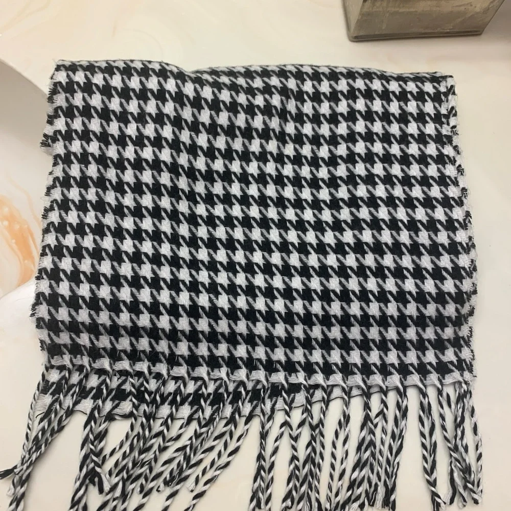 Classic Cashmere Black and White Houndstooth Scarf